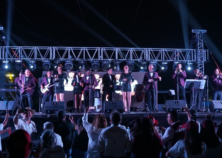 Carmen Lilia Canturosas cierra fuerte en el Distrito 1