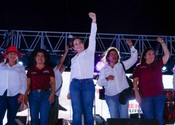 Carmen Lilia Canturosas cierra fuerte en el Distrito 1