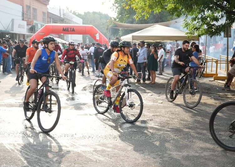 Celebra la UAT con gran éxito rodada deportiva familiar