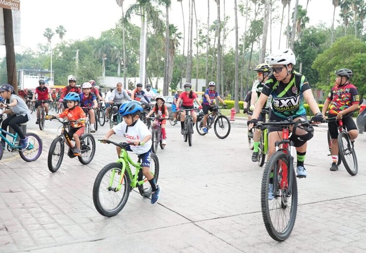 Celebra la UAT con gran éxito rodada deportiva familiar