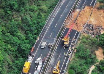 Colapso de autopista en China deja 24 muertos y múltiples heridos