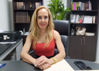 Alerta Carmen Lilia Canturosas por robo de credenciales de elector a través de Facebook