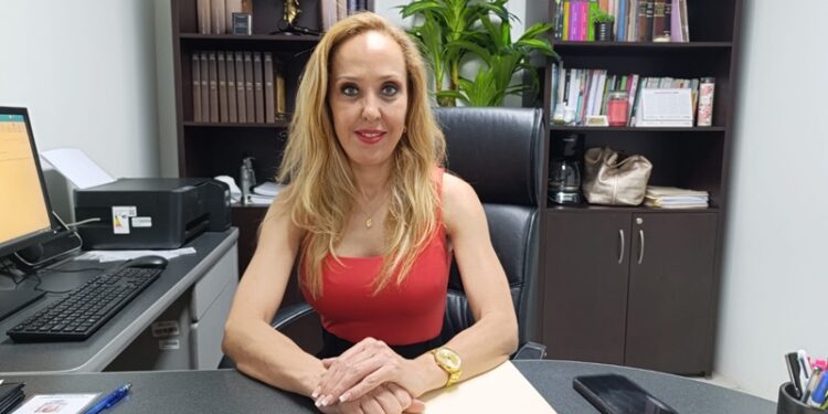 Alerta Carmen Lilia Canturosas por robo de credenciales de elector a través de Facebook
