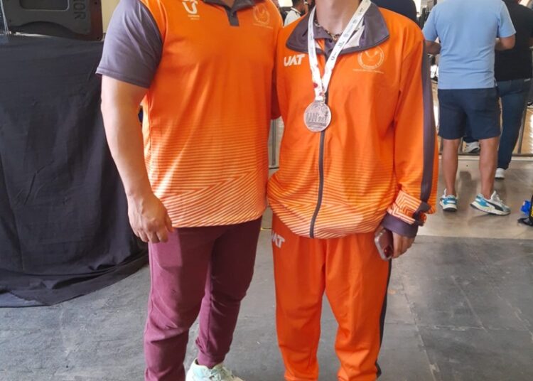 Cuelga bronce Grimany para la UAT en Luchas Universitarias