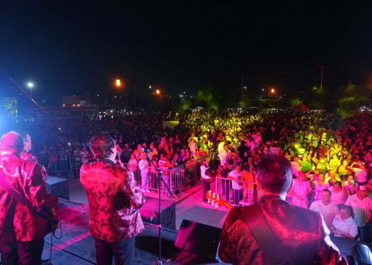 Dan respaldo a Carmen Lilia Canturosas miles de familias del Distrito III