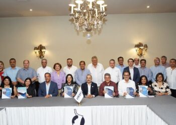 Armando Martínez pacta trabajar de la mano con la iniciativa privada