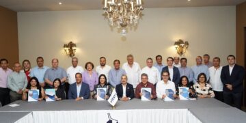 Armando Martínez pacta trabajar de la mano con la iniciativa privada