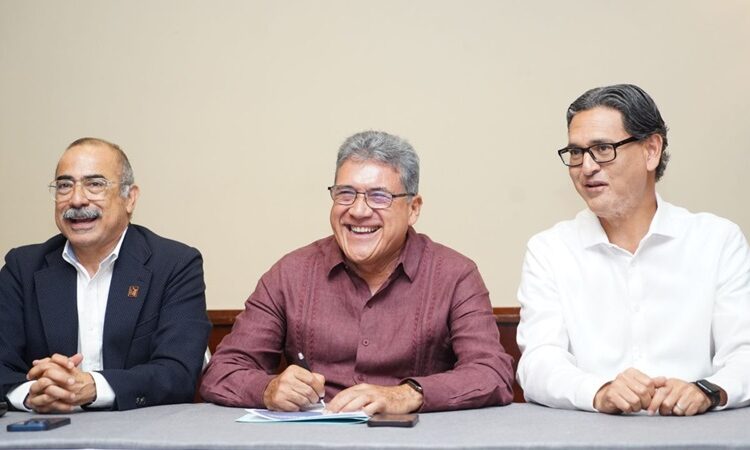 Armando Martínez pacta trabajar de la mano con la iniciativa privada