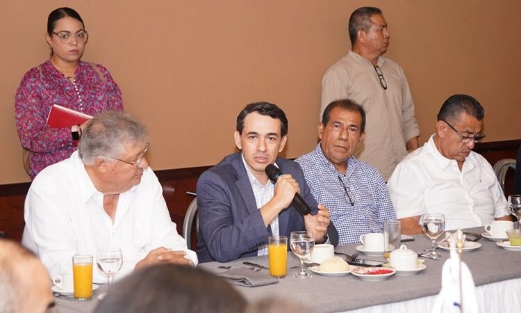 Armando Martínez pacta trabajar de la mano con la iniciativa privada