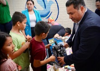 Entrega INDEX Reynosa cientos de juguetes por el Día del Niño