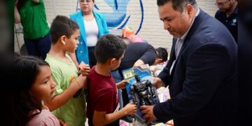 Entrega INDEX Reynosa cientos de juguetes por el Día del Niño