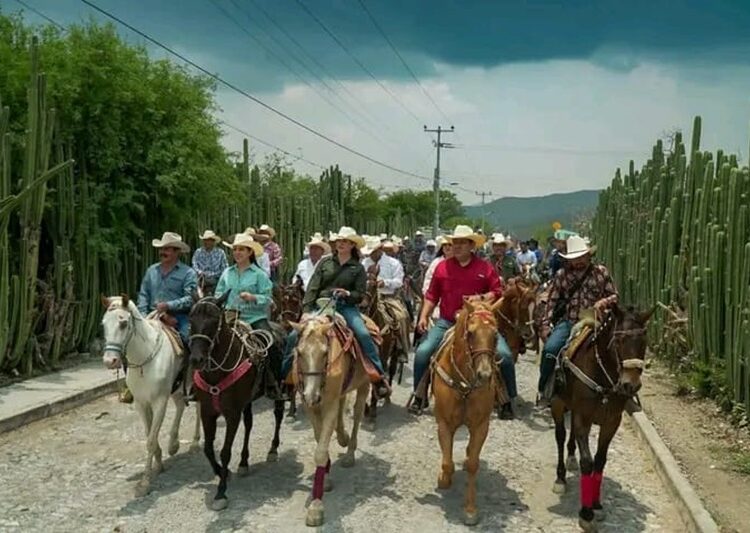 “Eunice Guzmán, invitada de honor en cabalgata por aniversario de Miquihuana”