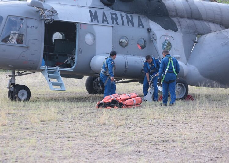 Inicia helicóptero de SEMAR combate a incendio en Cañón del Novillo