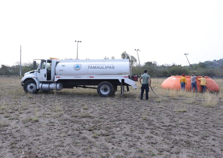 Inicia helicóptero de SEMAR combate a incendio en Cañón del Novillo
