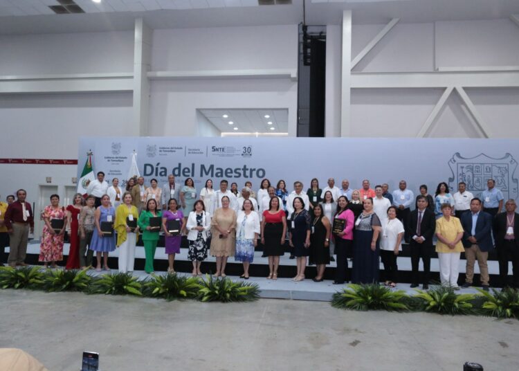 Reconoce Américo labor del magisterio tamaulipeco