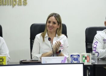 Gana debate Ale Cárdenas