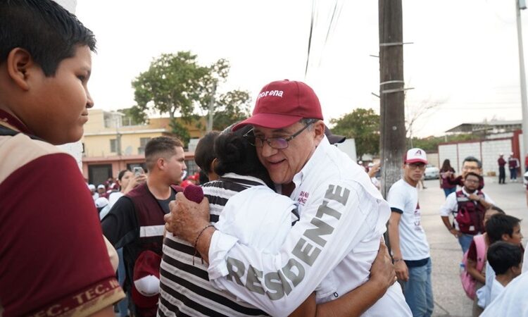 Gran aceptación para Armando Martínez en “Caminata de la Unidad” en el Sector Arboledas