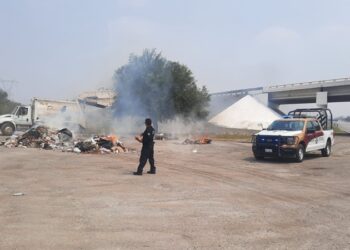 Guardia Estatal atiende incendio de camión recolector en González