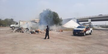 Guardia Estatal atiende incendio de camión recolector en González