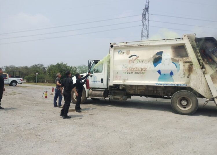 Guardia Estatal atiende incendio de camión recolector en González