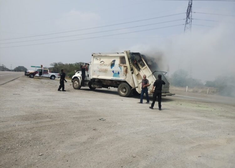 Guardia Estatal atiende incendio de camión recolector en González