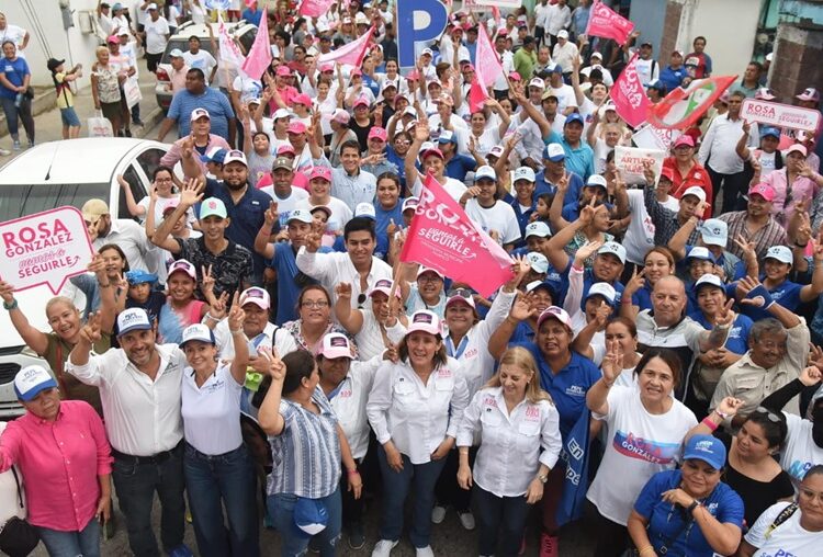 Habrá continuidad en pavimentación asegura Rosa González en la colonia Morelos