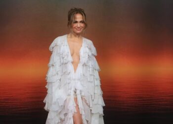 Jennifer Lopez se abre a la IA y a los mexicanos