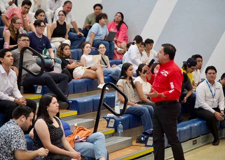 “Jóvenes despierten, México los necesita y formen parte del cambio”: Arturo