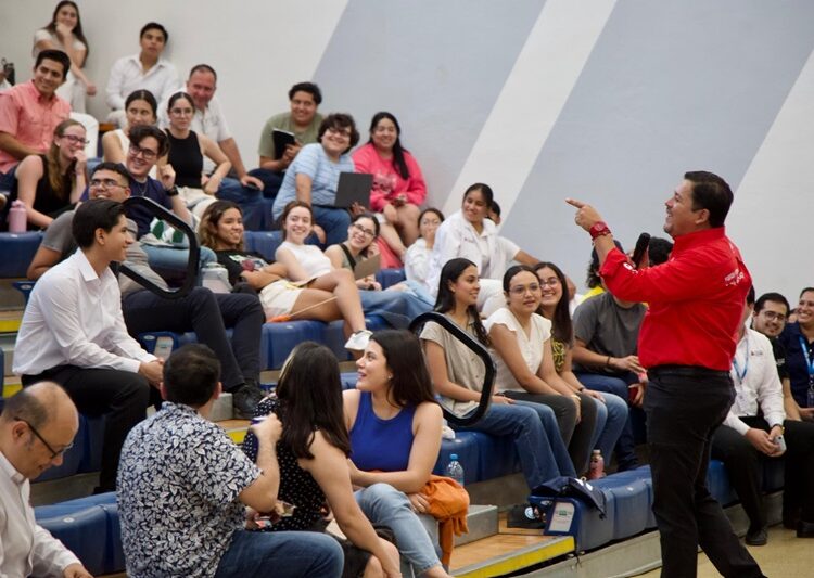 “Jóvenes despierten, México los necesita y formen parte del cambio”: Arturo