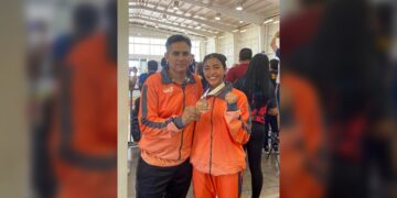 Laura Zamora da bronce en Karate para la UAT