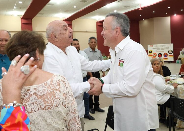 Maestros jubilados van con Carlos Canturosas
