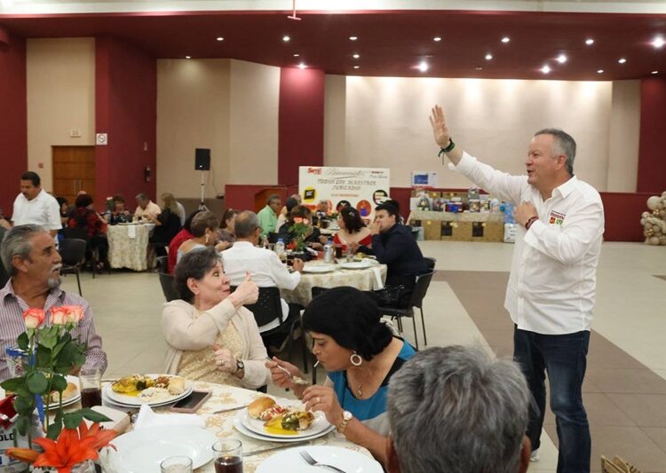 Maestros jubilados van con Carlos Canturosas