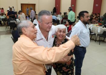 Maestros jubilados van con Carlos Canturosas