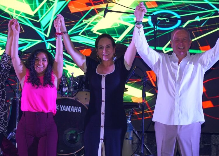 Magisterio de NLD da respaldo a Carmen Lilia Canturosas