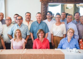 Notarios de Tampico respaldan a Rosa González y Chucho Nader