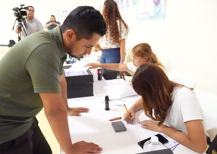 Participan estudiantes de la UAT en el Simulacro Electoral Universitario