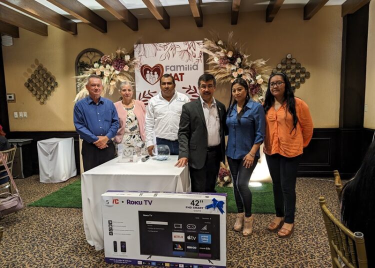 Preside el rector festejos en honor a las madres trabajadoras del SUTUAT