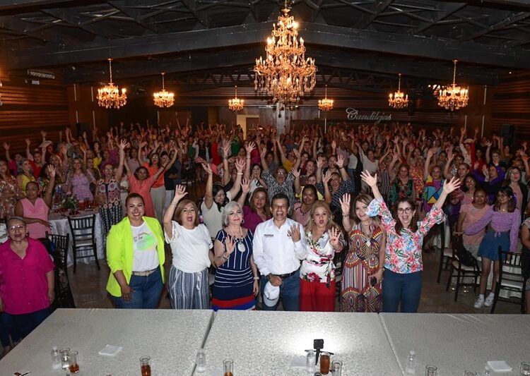 Reconoce Lalo Gattás que las mamás son el principal soporte de la sociedad victorense