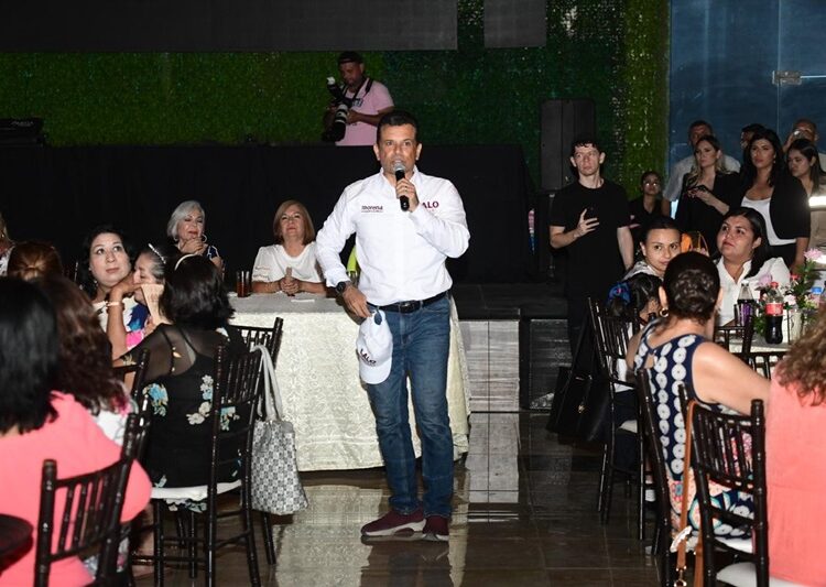 Reconoce Lalo Gattás que las mamás son el principal soporte de la sociedad victorense