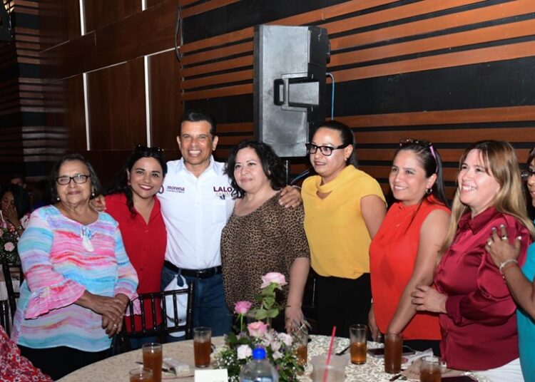 Reconoce Lalo Gattás que las mamás son el principal soporte de la sociedad victorense