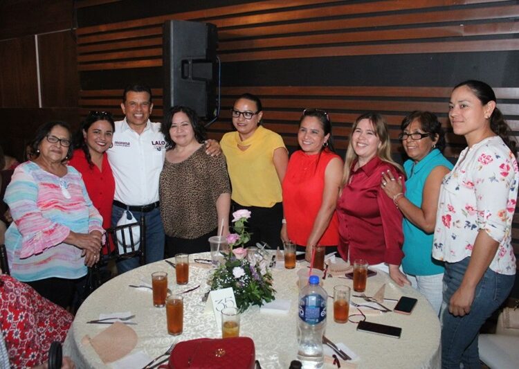 Reconoce Lalo Gattás que las mamás son el principal soporte de la sociedad victorense