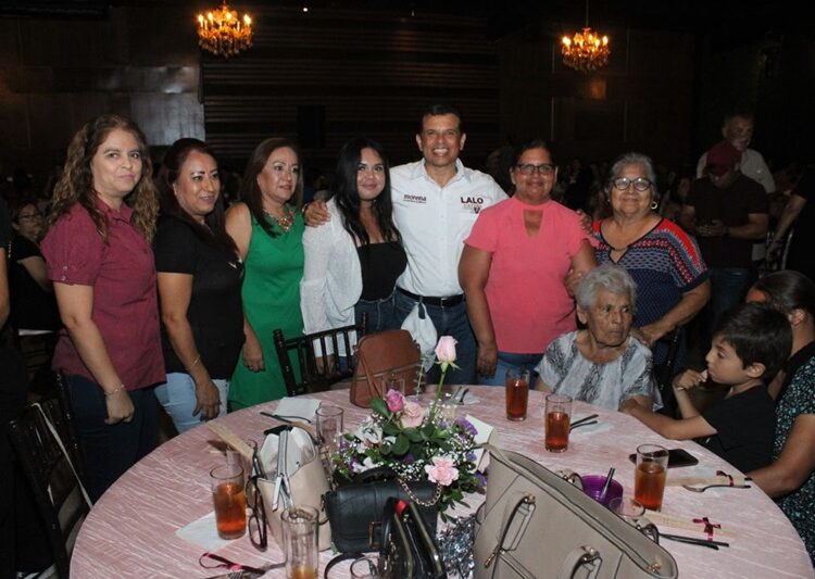 Reconoce Lalo Gattás que las mamás son el principal soporte de la sociedad victorense