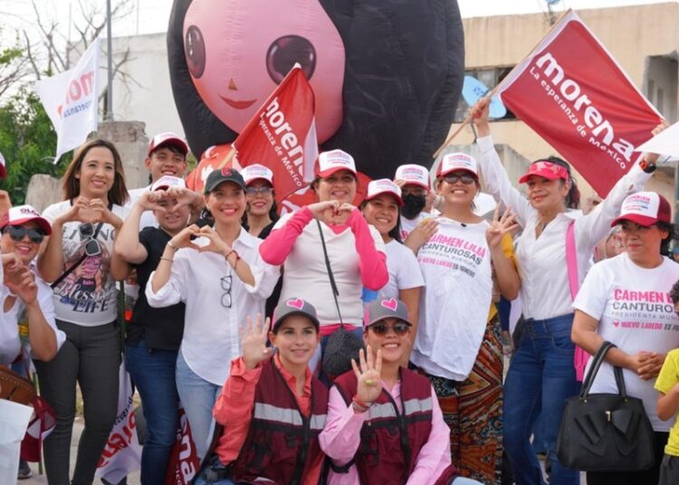 Recorren candidatas Carmen Lilia Canturosas y Olga Sosa la Colonia Solidaridad