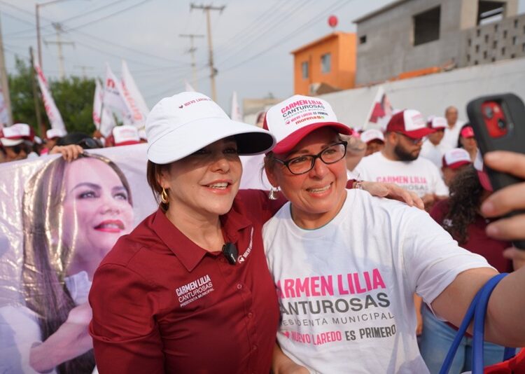 Recorren candidatas Carmen Lilia Canturosas y Olga Sosa la Colonia Solidaridad