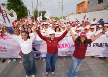 Recorren candidatas Carmen Lilia Canturosas y Olga Sosa la Colonia Solidaridad