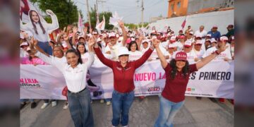 Recorren candidatas Carmen Lilia Canturosas y Olga Sosa la Colonia Solidaridad