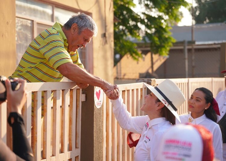 Recorre Carmen Lilia Canturosas junto a Cristabell Zamora y grupo de priístas Colonia Hidalgo