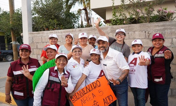 Recorren decenas de familias el Paseo Nochebuena en favor del proyecto de continuidad de AMM