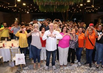 Respaldan grupos animalistas a Carlos Canturosas