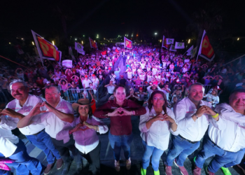 Respaldan vecinos del Distrito II a Carmen Lilia Canturosas en cierre de campaña electoral